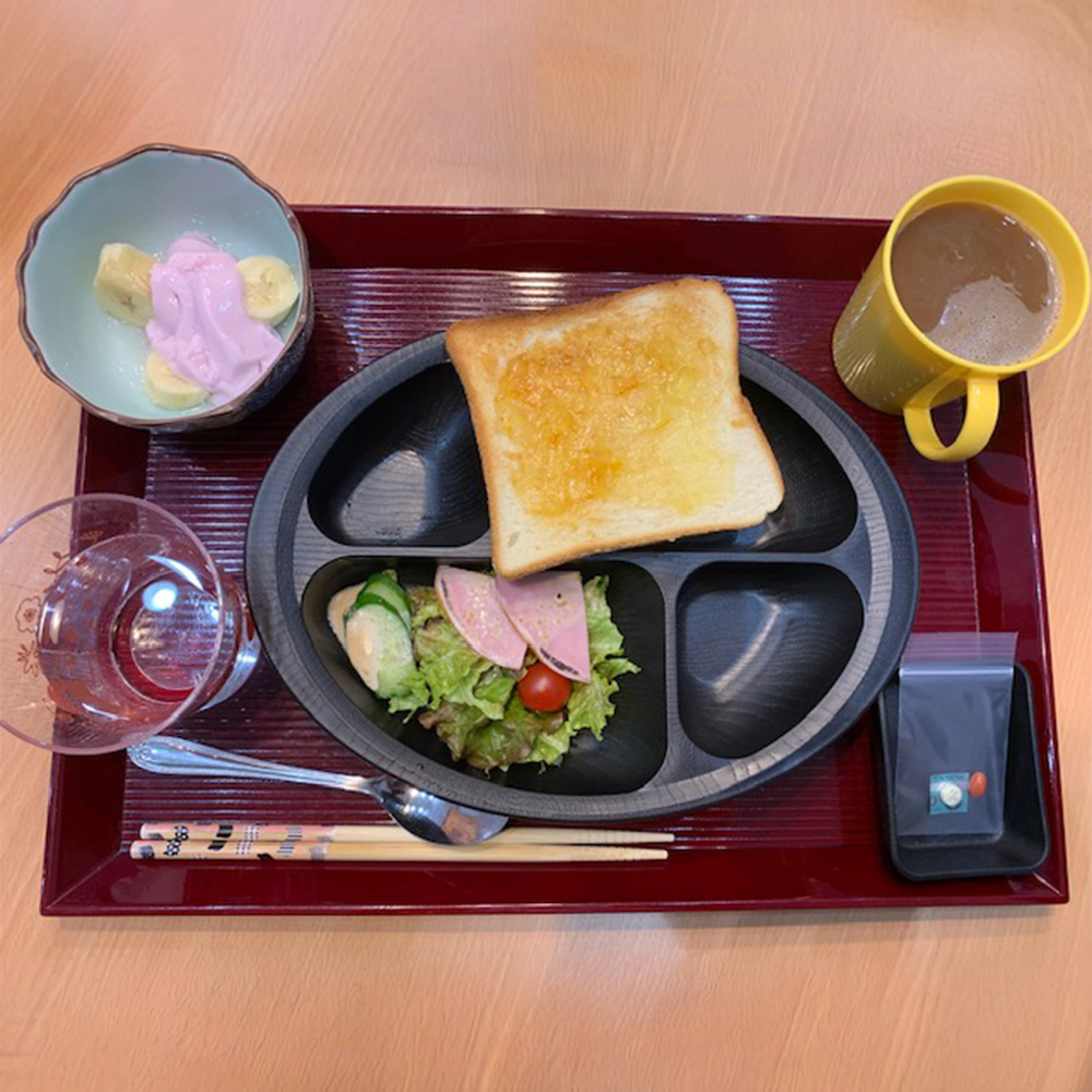 朝食