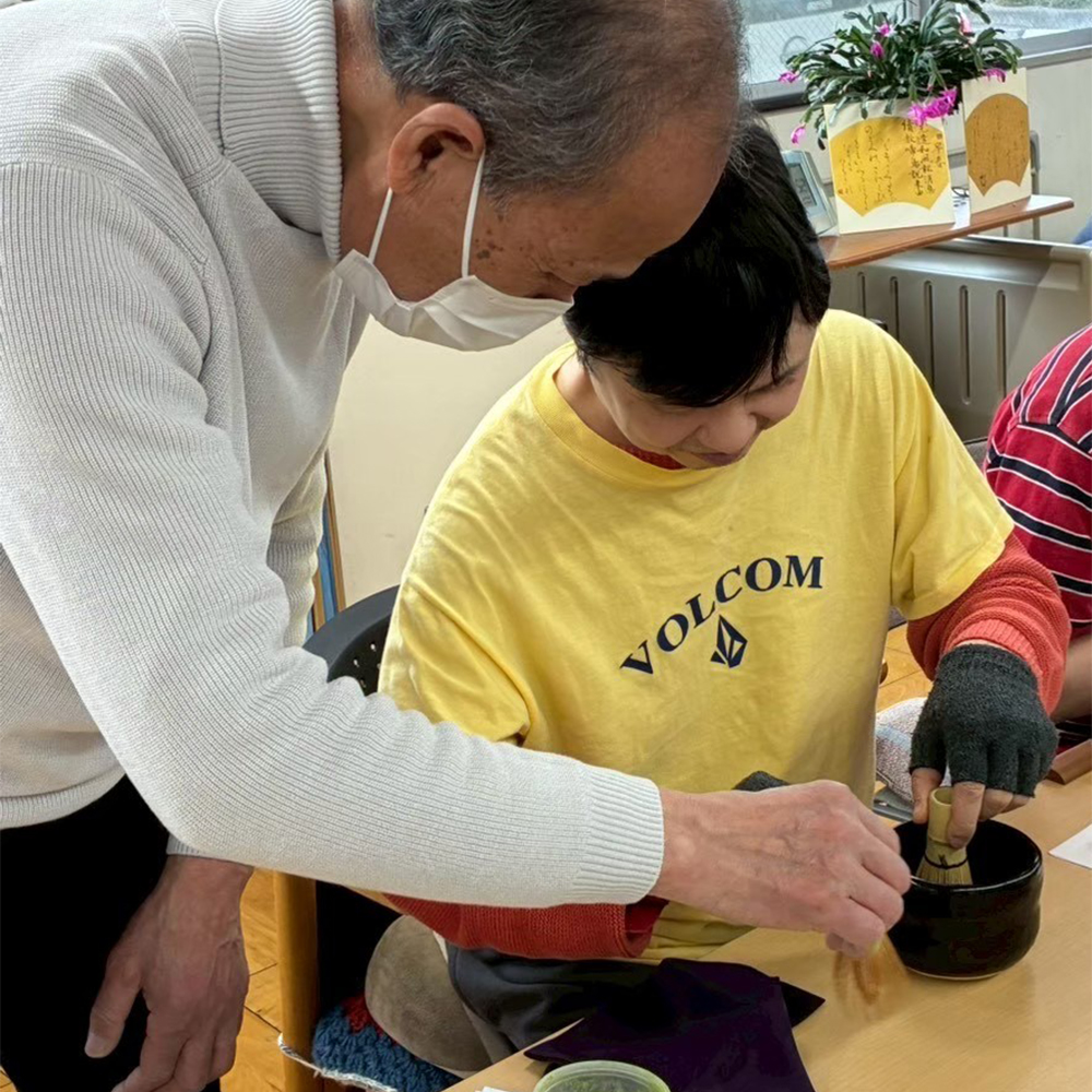 ボランティアさんによる茶道体験
